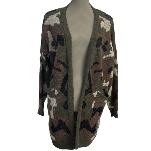 Lulus Jumbo Camouflage Cardigan Size Small - Picture 1 of 7
